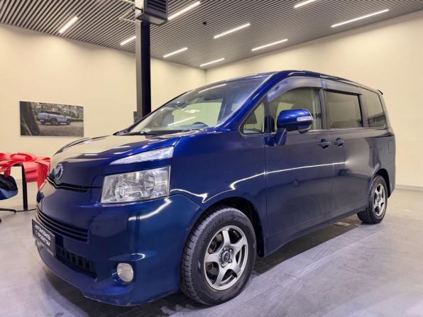 Toyota Voxy II (R70) с пробегом 2009 года, цена 888 000 рублей, 292029 км, минивэн, Автокод Объявления