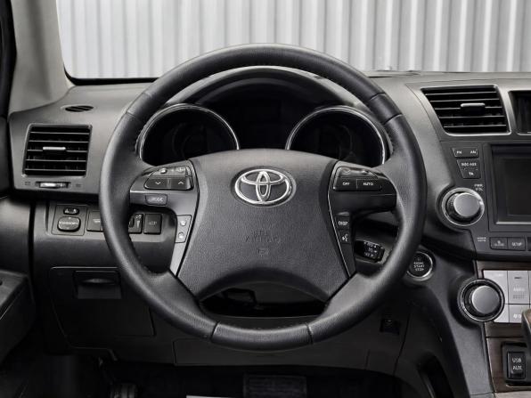 Toyota Highlander II (XU40) Рестайлинг с пробегом 2013 года, цена 1 797 000 рублей, 250000 км, внедорожник, Автокод Объявления