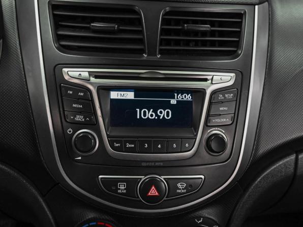 Hyundai Solaris I Рестайлинг с пробегом 2015 года, цена 1 050 000 рублей, 210396 км, седан, Автокод Объявления
