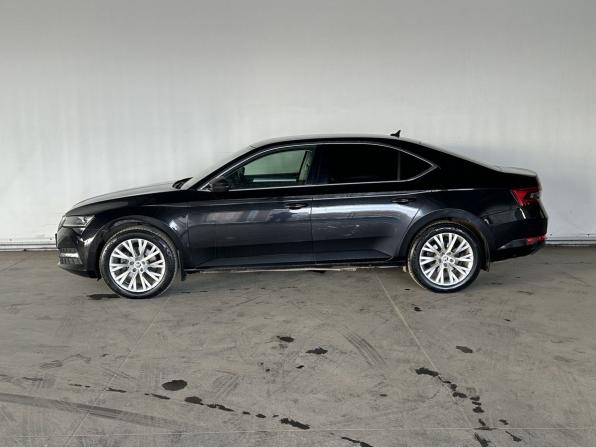 Skoda Superb III Рестайлинг с пробегом 2021 года, цена 2 100 000 рублей, 220149 км, лифтбек, Автокод Объявления