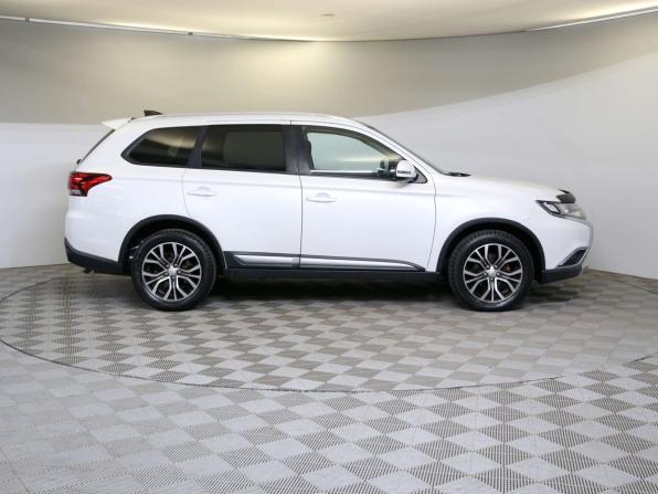 Mitsubishi Outlander III Рестайлинг 2 с пробегом 2018 года, цена 1 565 000 рублей, 198521 км, внедорожник, Автокод Объявления