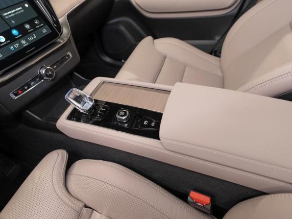 Volvo XC90 II Рестайлинг 2 с пробегом 2025 года, цена 10 000 000 рублей, 42 км, внедорожник, Автокод Объявления