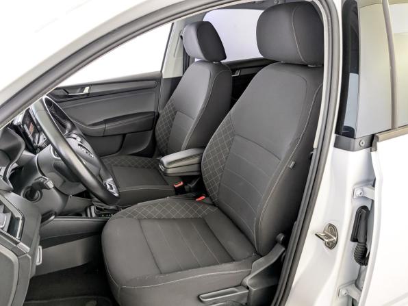 Skoda Rapid II с пробегом 2022 года, цена 1 600 000 рублей, 93487 км, лифтбек, Автокод Объявления