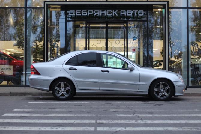 Mercedes-Benz C-Класс II (W203) Рестайлинг с пробегом 2006 года, цена 990 000 рублей, 427066 км, седан, Автокод Объявления