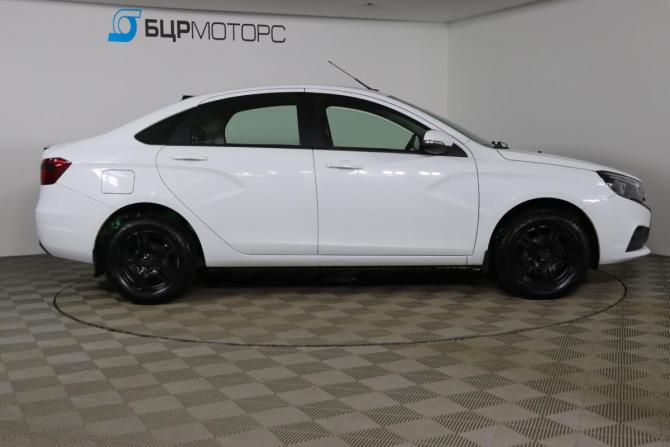 Lada (ВАЗ) Vesta I с пробегом 2018 года, цена 899 990 рублей, 61001 км, седан, Автокод Объявления