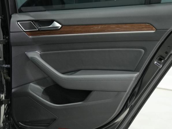 Volkswagen Passat B8 с пробегом 2015 года, цена 1 845 000 рублей, 78000 км, универсал, Автокод Объявления