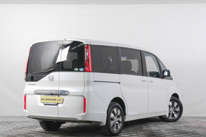 Honda Stepwgn V с пробегом 2016 года, цена 1 979 000 рублей, 73000 км, минивэн, Автокод Объявления