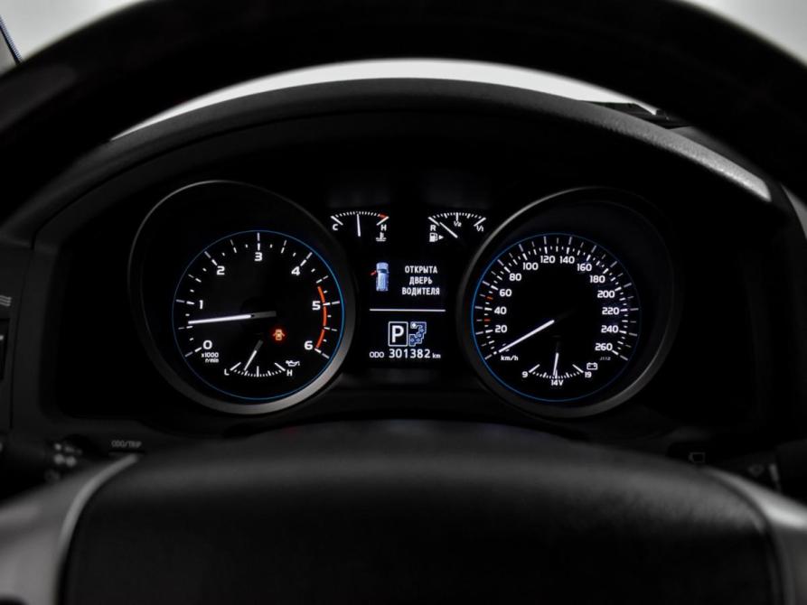 Toyota Land Cruiser 200 Series Рестайлинг 1 Санкт-Петербург  - изображение 18