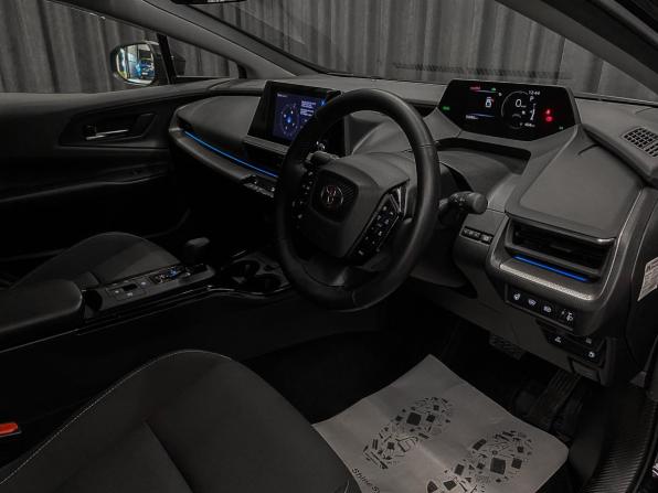 Toyota Prius V (XW60) с пробегом 2023 года, цена 3 500 000 рублей, 26000 км, лифтбек, Автокод Объявления