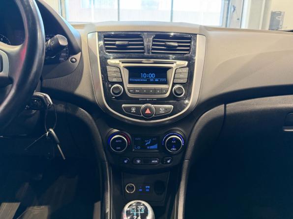 Hyundai Solaris I Рестайлинг с пробегом 2015 года, цена 959 000 рублей, 87497 км, хэтчбек, Автокод Объявления