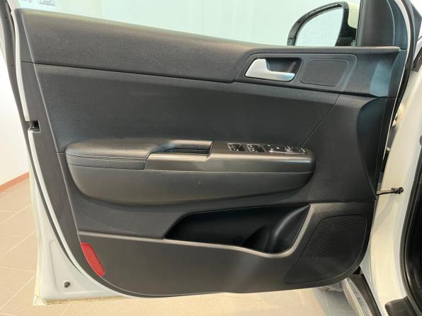 Kia Sportage IV Рестайлинг с пробегом 2018 года, цена 2 190 000 рублей, 133801 км, внедорожник, Автокод Объявления