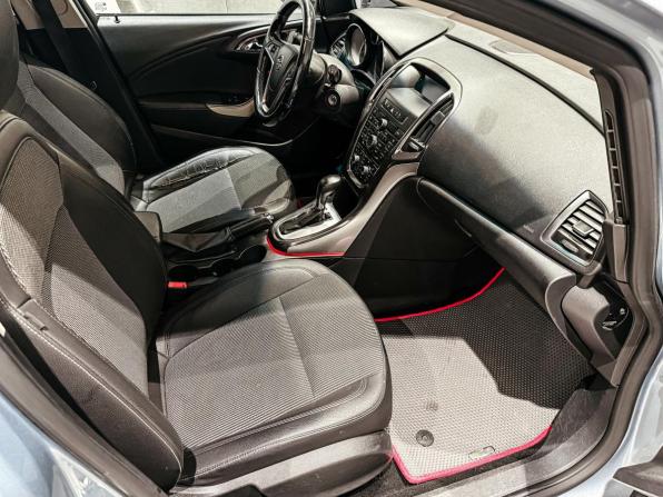 Opel Astra J с пробегом 2011 года, цена 625 000 рублей, 220636 км, хэтчбек, Автокод Объявления
