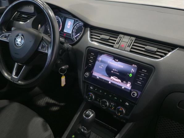 Skoda Octavia III (A7) Рестайлинг с пробегом 2017 года, цена 1 920 000 рублей, 127000 км, лифтбек, Автокод Объявления