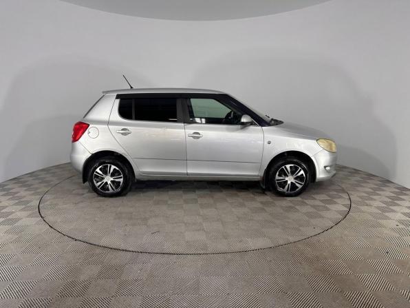 Skoda Fabia II Рестайлинг с пробегом 2011 года, цена 414 000 рублей, 299878 км, хэтчбек, Автокод Объявления