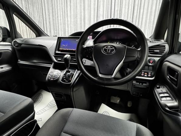 Toyota Voxy III (R80) Рестайлинг с пробегом 2018 года, цена 2 700 000 рублей, 88347 км, минивэн, Автокод Объявления