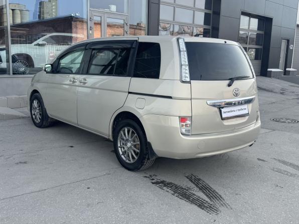 Toyota ISis I Рестайлинг с пробегом 2011 года, цена 1 050 000 рублей, 156159 км, компактвэн, Автокод Объявления