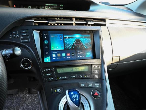 Toyota Prius III Рестайлинг (XW30) с пробегом 2011 года, цена 949 000 рублей, 367061 км, лифтбек, Автокод Объявления