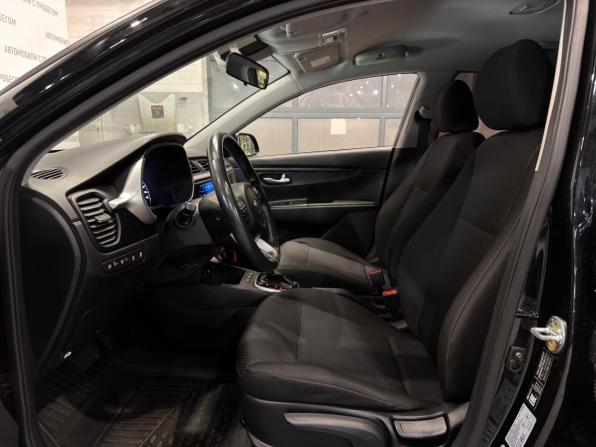 Kia Rio IV Рестайлинг с пробегом 2021 года, цена 1 589 000 рублей, 135000 км, хэтчбек, Автокод Объявления