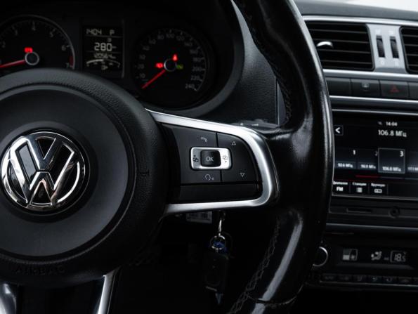 Volkswagen Polo V Рестайлинг с пробегом 2019 года, цена 1 417 500 рублей, 120564 км, седан, Автокод Объявления