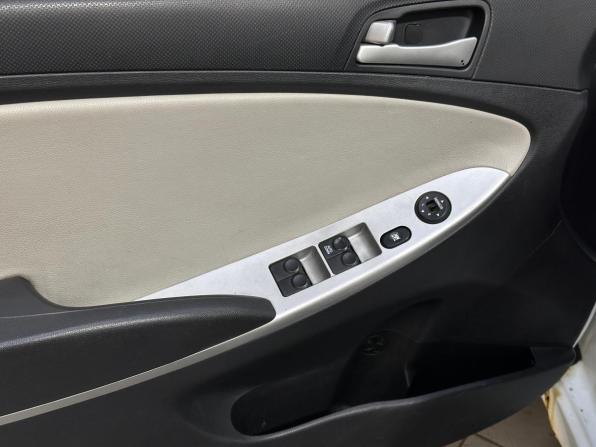 Hyundai Solaris I с пробегом 2012 года, цена 470 000 рублей, 251300 км, хэтчбек, Автокод Объявления