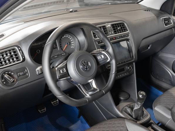Volkswagen Polo V Рестайлинг с пробегом 2018 года, цена 1 120 000 рублей, 145000 км, седан, Автокод Объявления