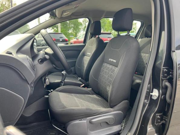Renault Sandero II с пробегом 2015 года, цена 899 000 рублей, 170190 км, хэтчбек, Автокод Объявления
