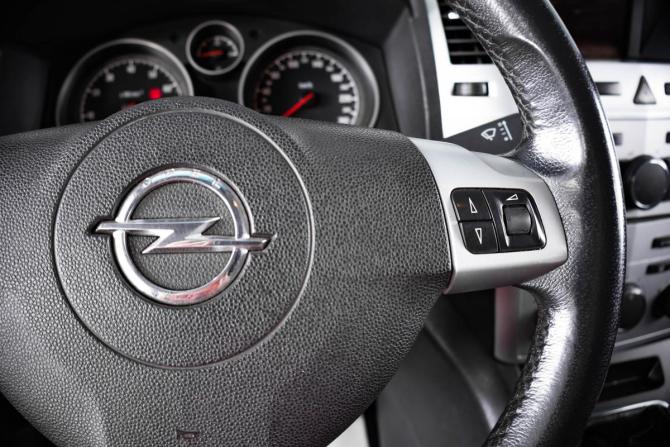 Opel Zafira B Рестайлинг с пробегом 2012 года, цена 679 000 рублей, 360000 км, компактвэн, Автокод Объявления
