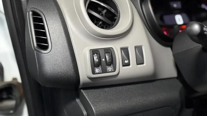 Renault Trafic III с пробегом 2017 года, цена 2 000 000 рублей, 205010 км, минивэн, Автокод Объявления