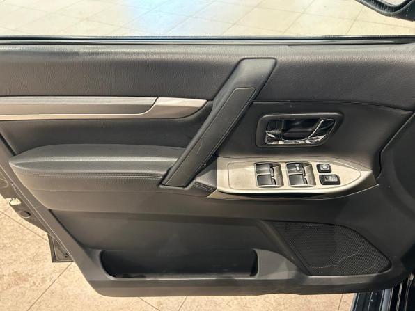 Mitsubishi Pajero IV Рестайлинг 2 с пробегом 2015 года, цена 1 999 000 рублей, 268216 км, внедорожник, Автокод Объявления