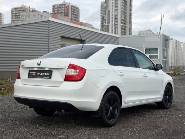 Skoda Rapid I с пробегом 2016 года, цена 995 000 рублей, 145000 км, лифтбек, Автокод Объявления
