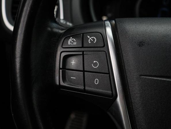 Volvo V40 II с пробегом 2014 года, цена 1 549 000 рублей, 177422 км, хэтчбек, Автокод Объявления