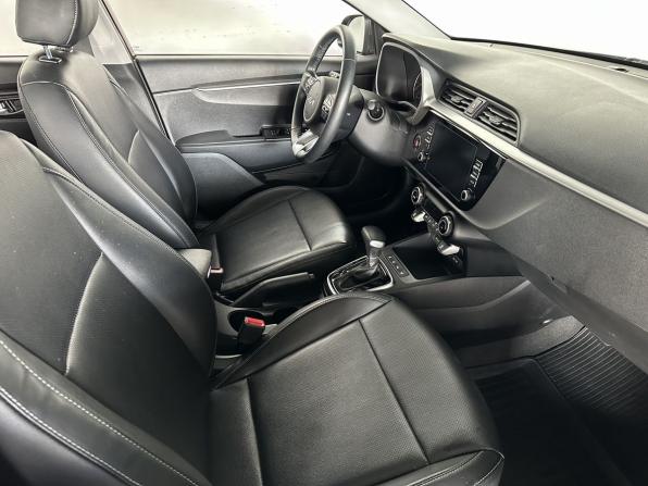 Kia Rio IV Рестайлинг с пробегом 2021 года, цена 1 875 000 рублей, 26634 км, хэтчбек, Автокод Объявления