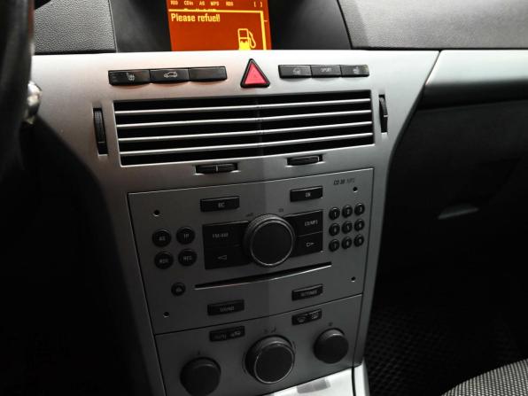 Opel Astra H Рестайлинг с пробегом 2011 года, цена 600 000 рублей, 212372 км, седан, Автокод Объявления