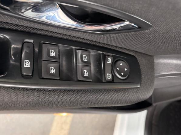Renault Fluence I Рестайлинг с пробегом 2013 года, цена 690 000 рублей, 207979 км, седан, Автокод Объявления