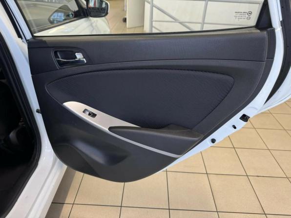 Hyundai Solaris I с пробегом 2014 года, цена 950 000 рублей, 218455 км, седан, Автокод Объявления