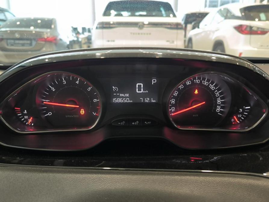 Peugeot 208 I Казань  - изображение 16