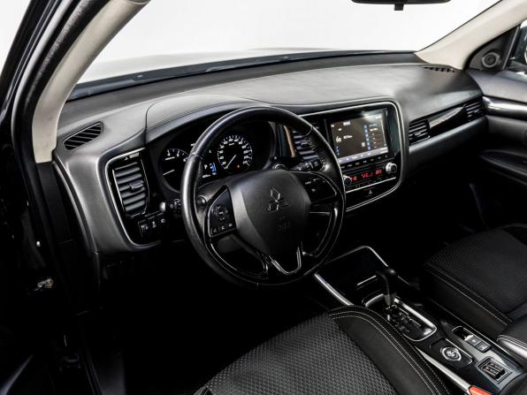 Mitsubishi Outlander III Рестайлинг 3 с пробегом 2021 года, цена 2 600 000 рублей, 93562 км, внедорожник, Автокод Объявления