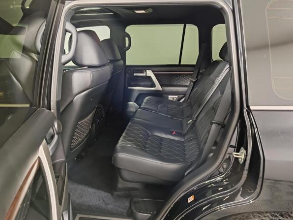 Toyota Land Cruiser 200 Series Рестайлинг 2 с пробегом 2017 года, цена 5 849 000 рублей, 300215 км, внедорожник, Автокод Объявления