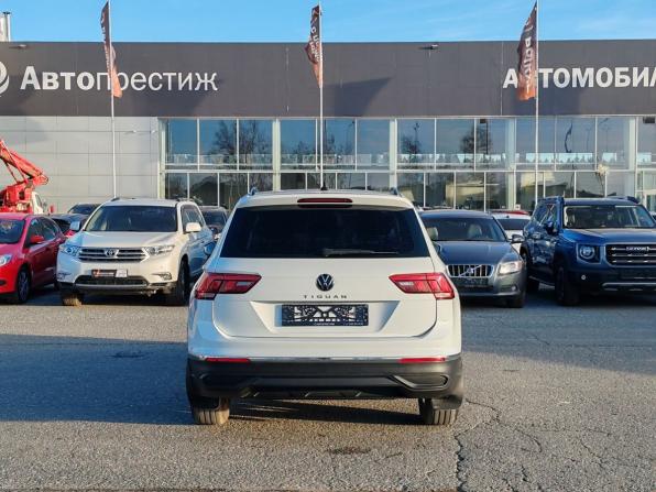 Volkswagen Tiguan II Рестайлинг с пробегом 2021 года, цена 2 599 000 рублей, 92180 км, внедорожник, Автокод Объявления