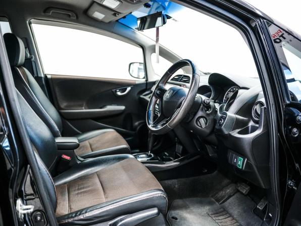 Honda Fit Shuttle I с пробегом 2012 года, цена 1 100 000 рублей, 77934 км, универсал, Автокод Объявления