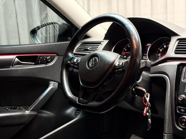 Volkswagen Passat (North America and China) I Рестайлинг с пробегом 2016 года, цена 1 399 000 рублей, 250560 км, седан, Автокод Объявления