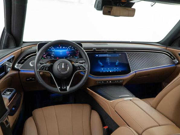 Mercedes-Benz E-Класс V (W213 S213 C238) Рестайлинг с пробегом 2024 года, цена 6 893 055 рублей, 17580 км, седан, Автокод Объявления