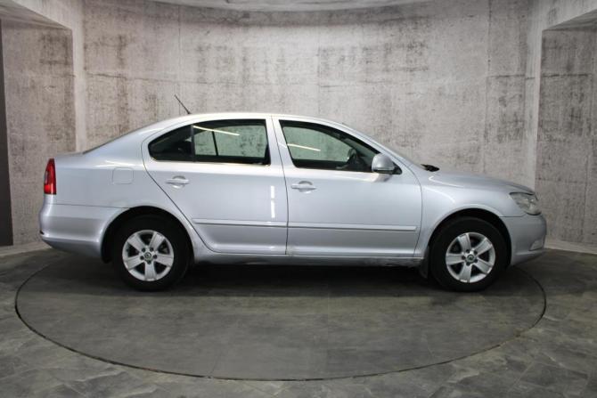 Skoda Octavia II (A5) Рестайлинг с пробегом 2013 года, цена 695 000 рублей, 234676 км, лифтбек, Автокод Объявления