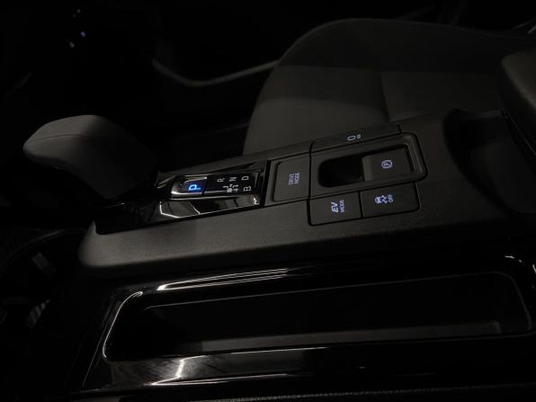 Toyota Prius V (XW60) с пробегом 2023 года, цена 3 500 000 рублей, 26000 км, лифтбек, Автокод Объявления