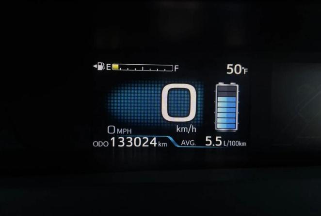 Toyota Prius III Рестайлинг (XW30) с пробегом 2016 года, цена 1 630 000 рублей, 133023 км, лифтбек, Автокод Объявления