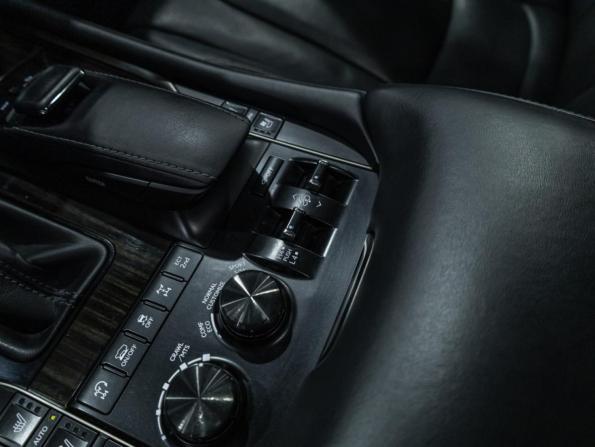 Lexus LX III Рестайлинг 2 с пробегом 2020 года, цена 8 299 700 рублей, 140935 км, внедорожник, Автокод Объявления