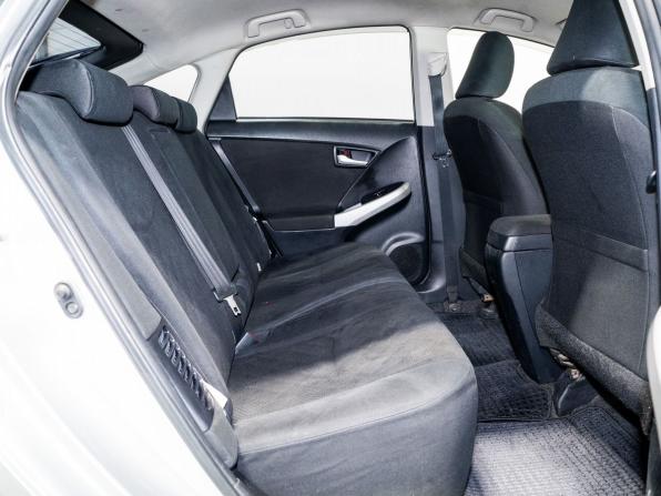 Toyota Prius III Рестайлинг (XW30) с пробегом 2015 года, цена 1 330 000 рублей, 157600 км, лифтбек, Автокод Объявления