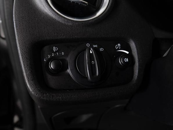 Ford Fiesta Mk6 Рестайлинг с пробегом 2018 года, цена 998 000 рублей, 70000 км, седан, Автокод Объявления