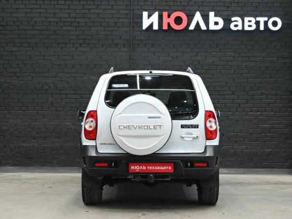 Chevrolet Niva I Рестайлинг с пробегом 2017 года, цена 800 000 рублей, 98231 км, внедорожник, Автокод Объявления