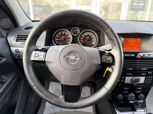 Opel Astra H Рестайлинг с пробегом 2013 года, цена 617 000 рублей, 214174 км, седан, Автокод Объявления